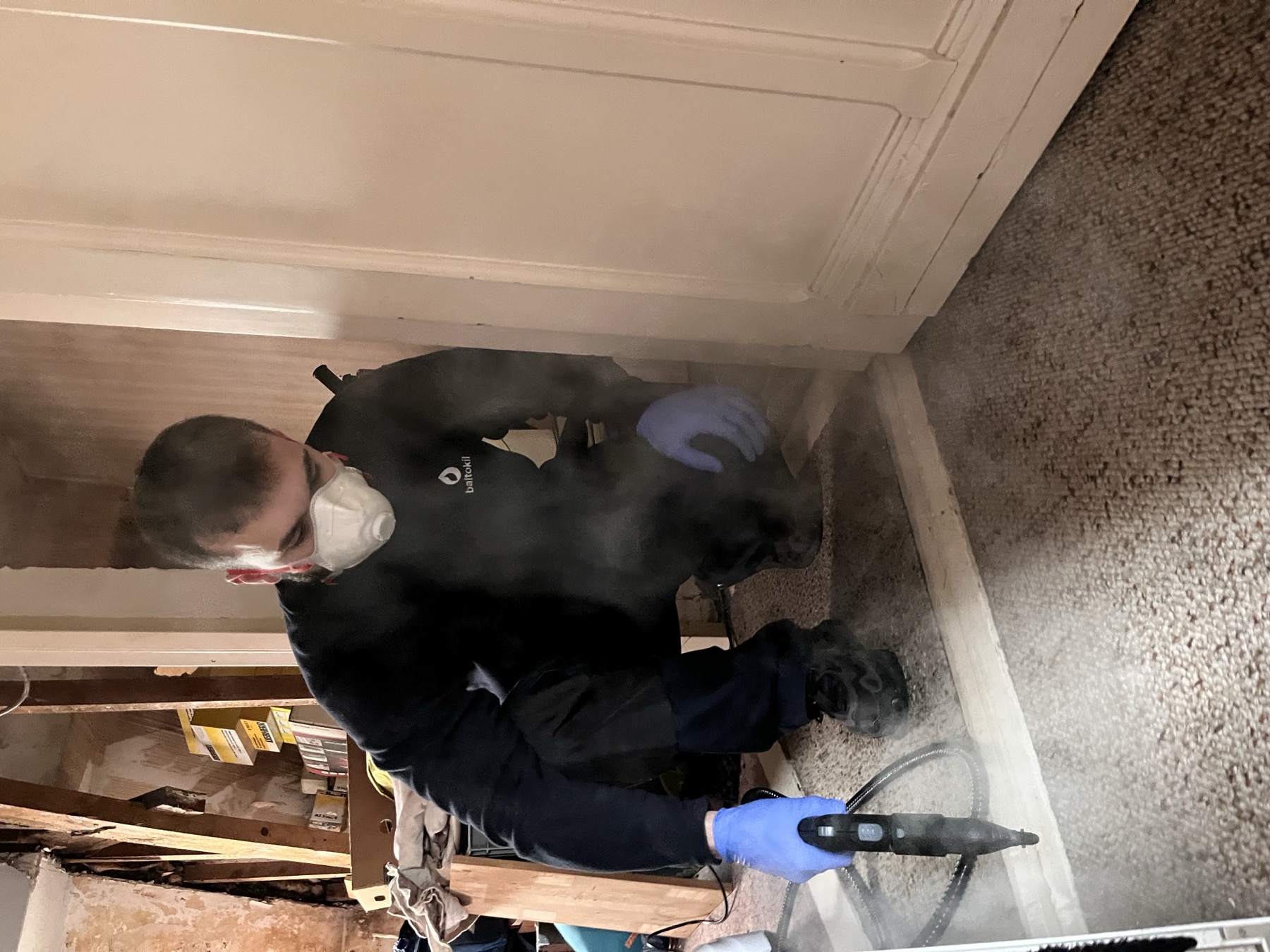 Baitokil aan het werk bij een ongediertebestrijding